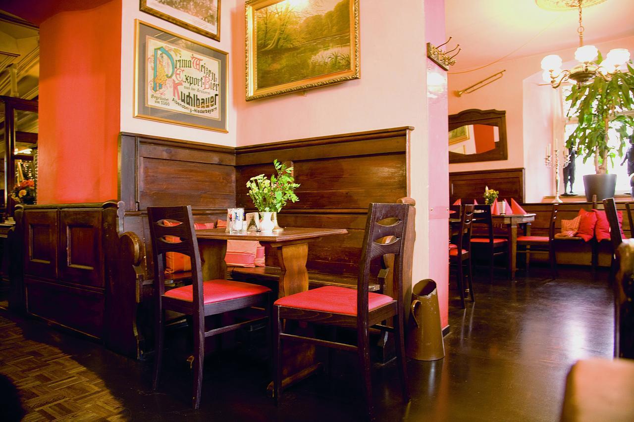 Restaurant Dicker Mann Hotel Zum Blauen Krebs Регенсбург Экстерьер фото