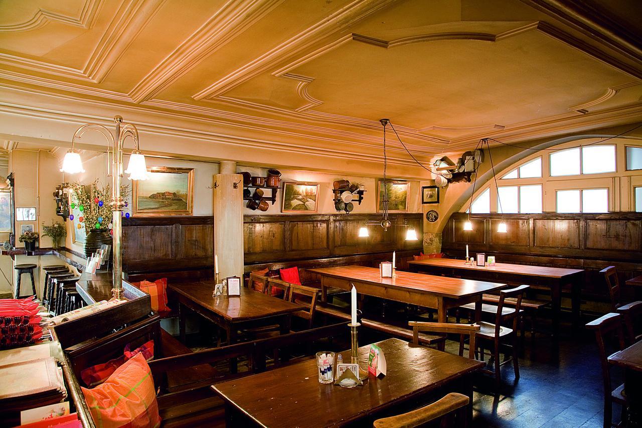 Restaurant Dicker Mann Hotel Zum Blauen Krebs Регенсбург Экстерьер фото